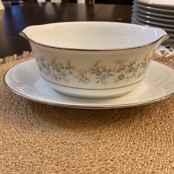 Noritake Savannah 2031 Gravy Boat with attached Underplate - Picture 4 of 5
